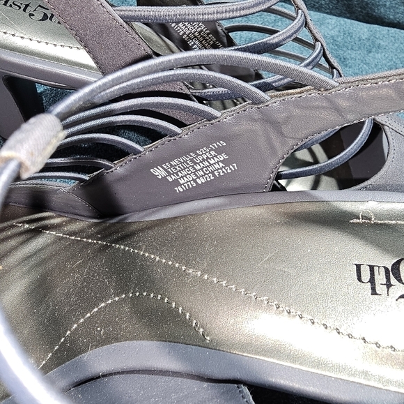 East 5th heels - Picture 3 of 4